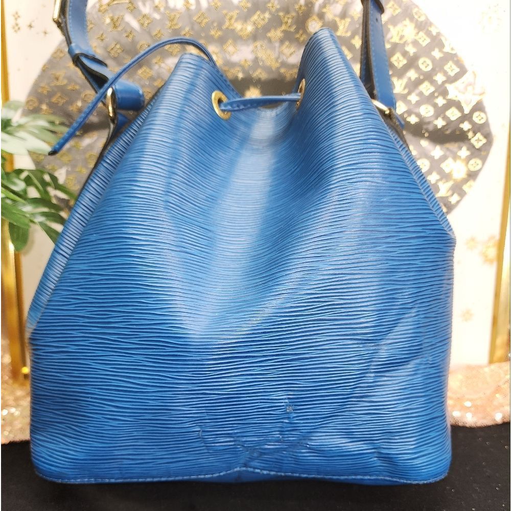 Authentic Louis Vuitton Noe Epi Drawstring Bag - Picture 5 of 16